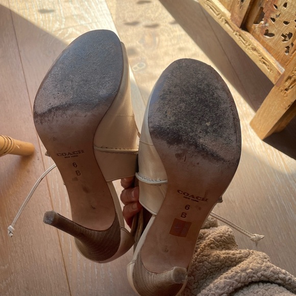 Coach cream leather heels - Picture 6 of 7